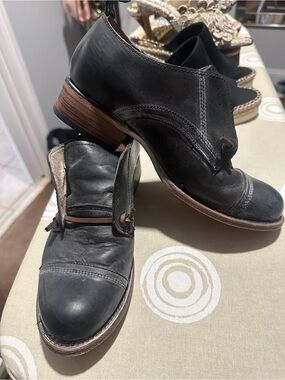 Freebird by Steven Black Leather Lace-Up Oxfords